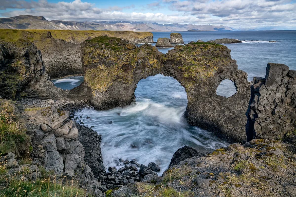Gatklettur rock arch